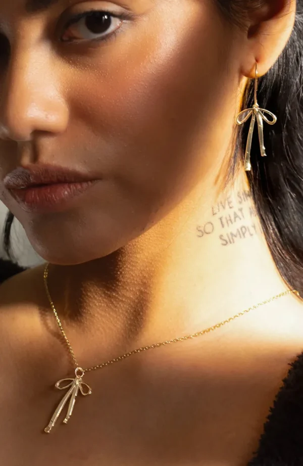 Bad to the Bow Necklace Gold