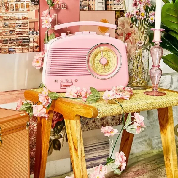 Classic Vintage Style Brighton Fm/Mw/Lw Radio - Pink
