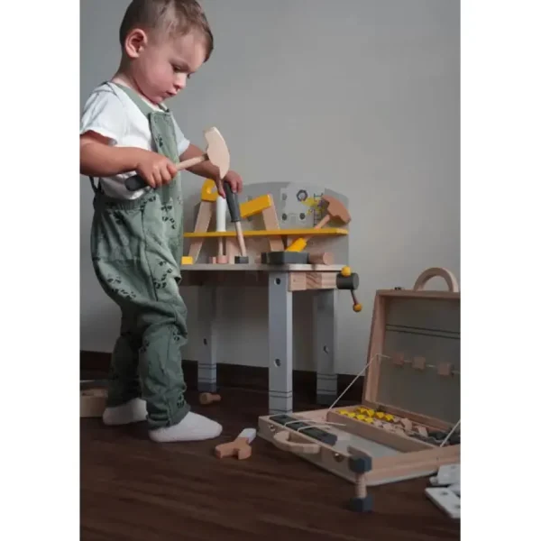 Compact Wood Workbench