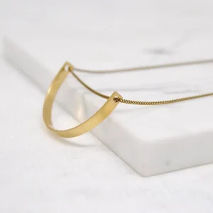 Curved Bar Necklace