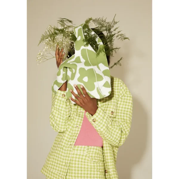 Daisy Shopping Knit Totebag (several colors)