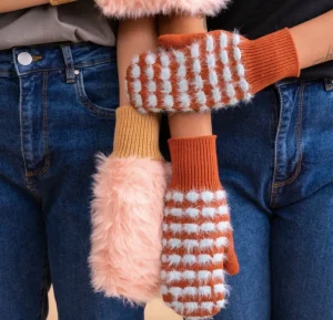 Fur Bubble Dot Mittens