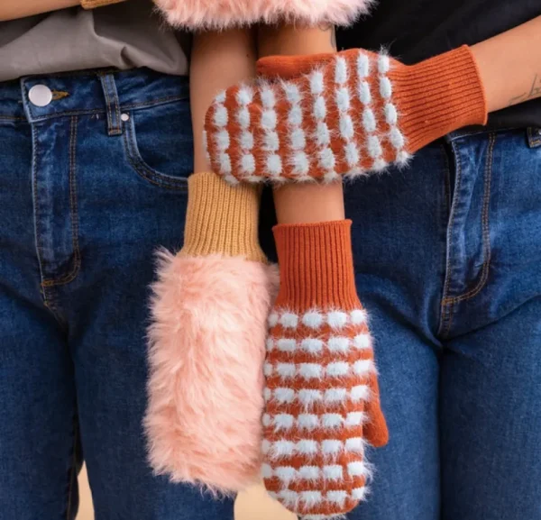 Fur Bubble Dot Mittens