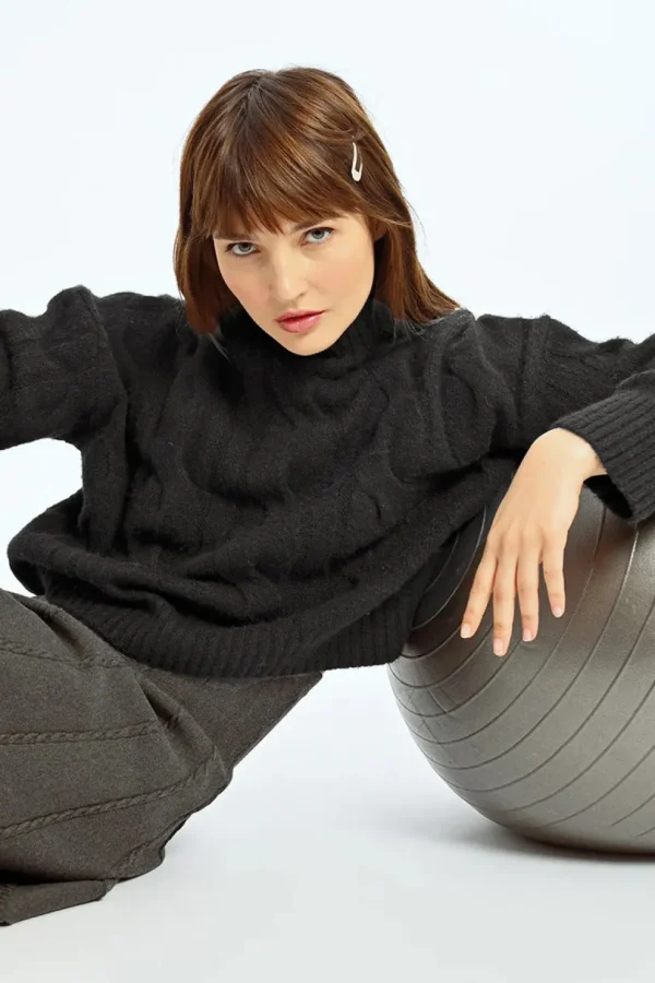 Soft Knit Cable Sweater - Black