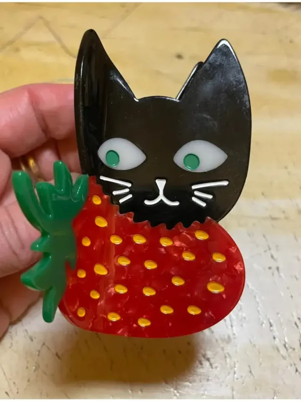 Strawberry Cat Claw