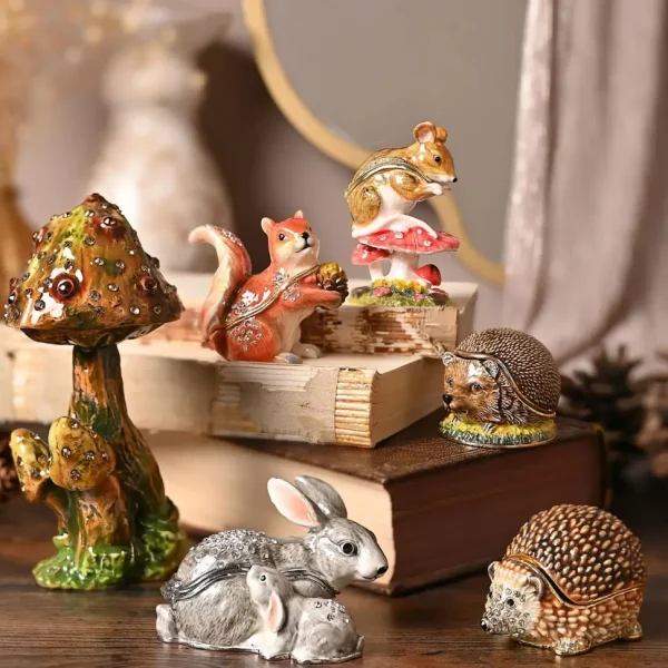 Treasured Trinkets - Red Squirrel