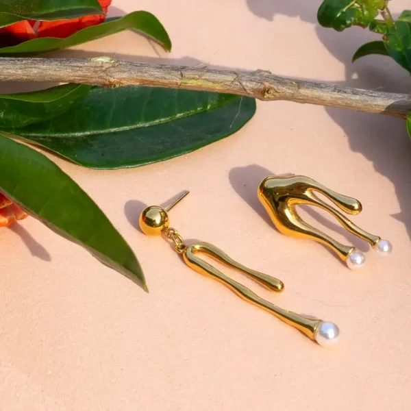 Valley Pearl Studs
