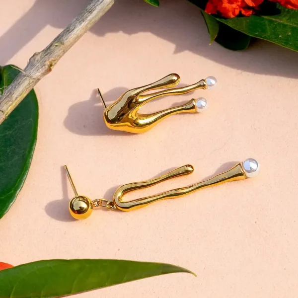 Valley Pearl Studs