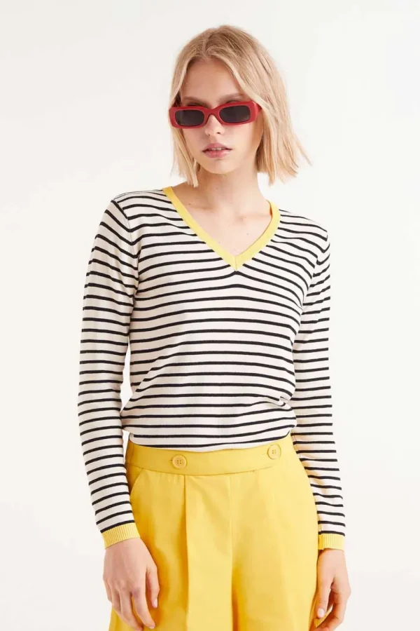 V-Neck Striped Sweater - Black/White