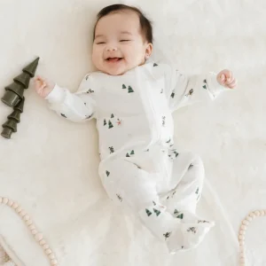 Winter Fun Print on Off-White Sleeper